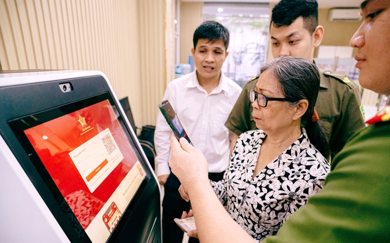Chính thức: Người dân được làm thủ tục hành chính trực tuyến qua VNeID