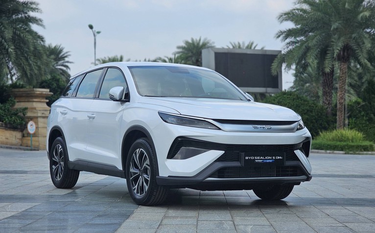 Xe hybrid ồ ạt tung ra thị trường, giá cả cạnh tranh khốc liệt