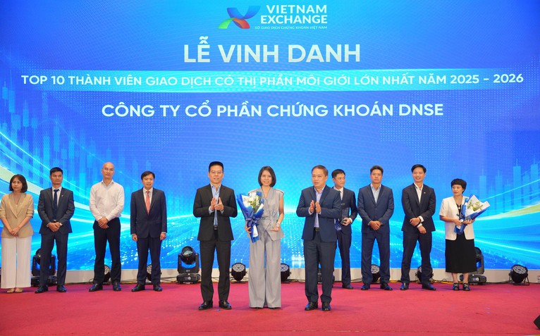 DNSE vươn vào top 10 môi giới VNX, cán mốc 2 triệu tài khoản