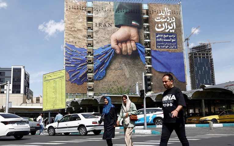 Mỹ nói Iran đang sụp đổ kinh tế, Tehran phản pháo 'ảo tưởng'