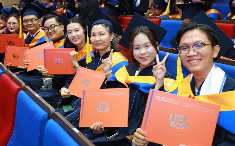 Thủ tướng yêu cầu làm sạch 12 triệu dữ liệu văn bằng, chứng chỉ trên VNeID trước 30-10