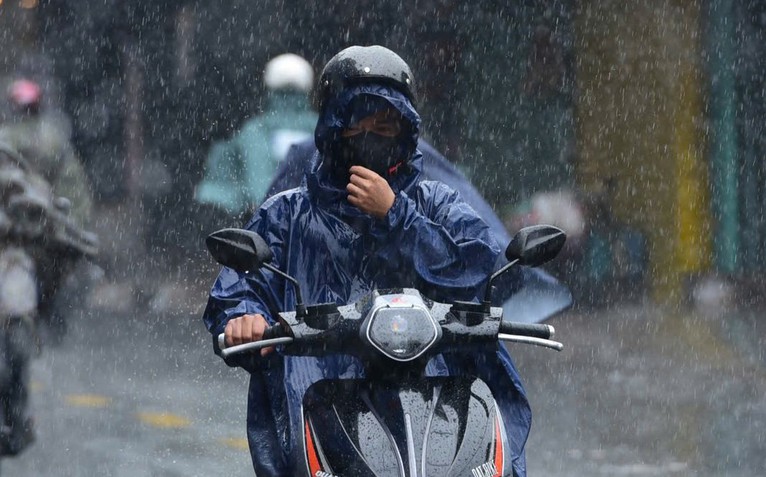 Cuối tuần này mưa to trở lại ở TP.HCM và Nam Bộ, những nơi nào cần chú ý?