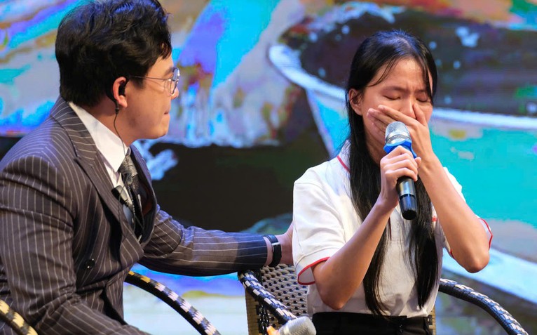 Nữ SV tìm mẹ mỗi chiều: 'Không có mong ước cho bản thân, chỉ mong phép màu mẹ hết bệnh tâm thần'