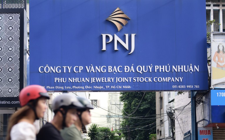 Cổ phiếu PNJ mất 30% sau 5 phiên giảm sàn, doanh nghiệp giải trình ra sao?