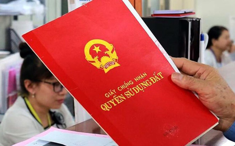 Sổ đỏ phải mang tên người, không phải tên hộ
