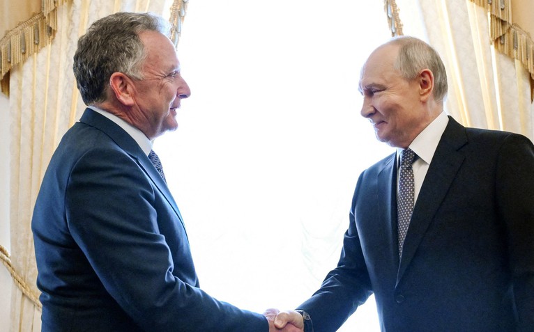 Đặc phái viên Mỹ gặp ông Putin ở cung điện St. Petersburg