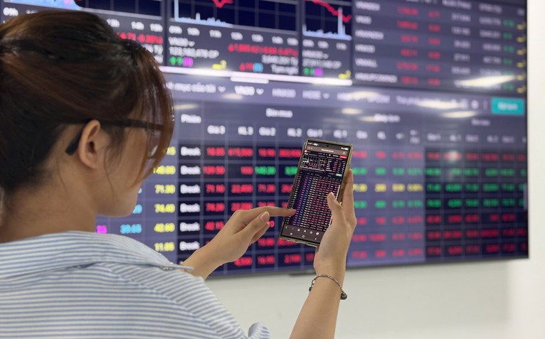Cổ phiếu PNJ lại bị bán mạnh, thị giá chia hơn 4 lần từ đỉnh