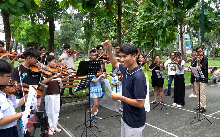 10 năm lớp violin '0 đồng' giữa công viên TP.HCM