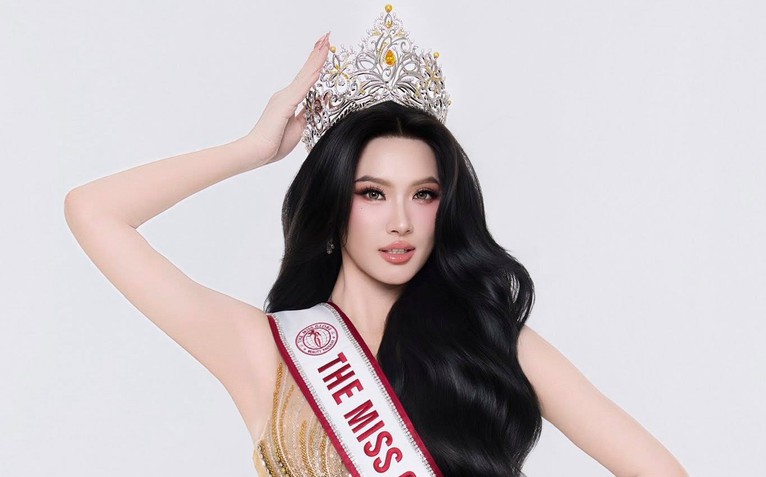 Cô gái làm nghề trang điểm mang sash Việt Nam thi The Miss Globe 2026