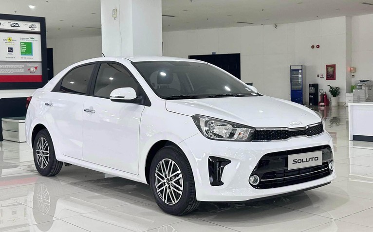 Tin tức giá xe: Kia Soluto giảm giá còn dưới 300 triệu đồng, xe hạng B rẻ như xe điện mini