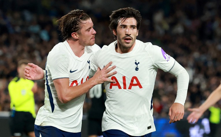 Dự đoán tỉ số Ngoại hạng Anh: Đánh bại Man United, Tottenham có chiến thắng đầu tiên