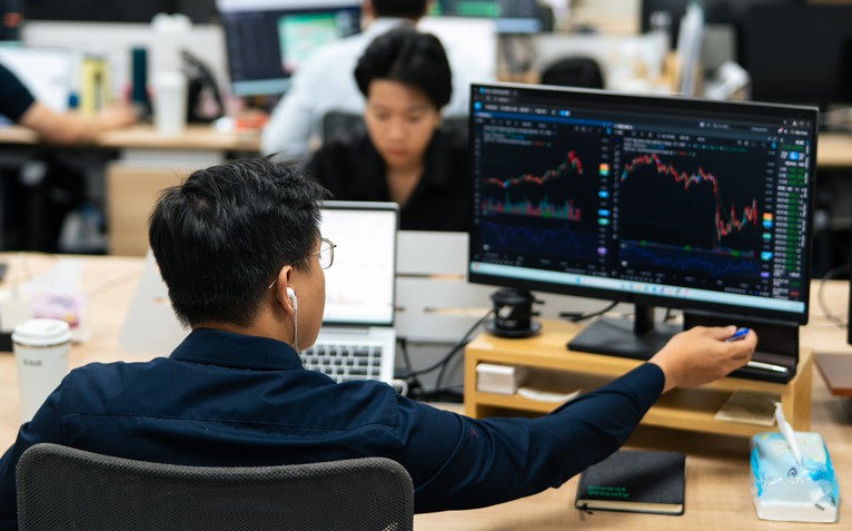 Đọc nhanh 9-10: Nasdaq giảm mạnh vì cổ phiếu công nghệ, SASCO lãi 9 tháng tăng 62%