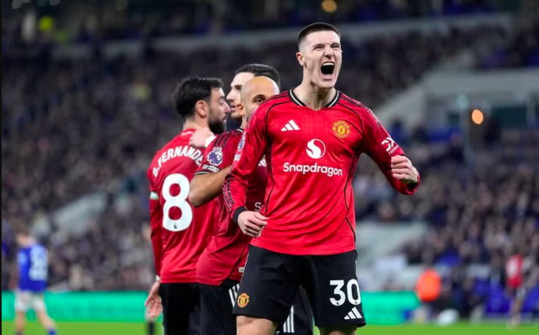 Man United có chiến thắng thứ 5, lên hạng 4