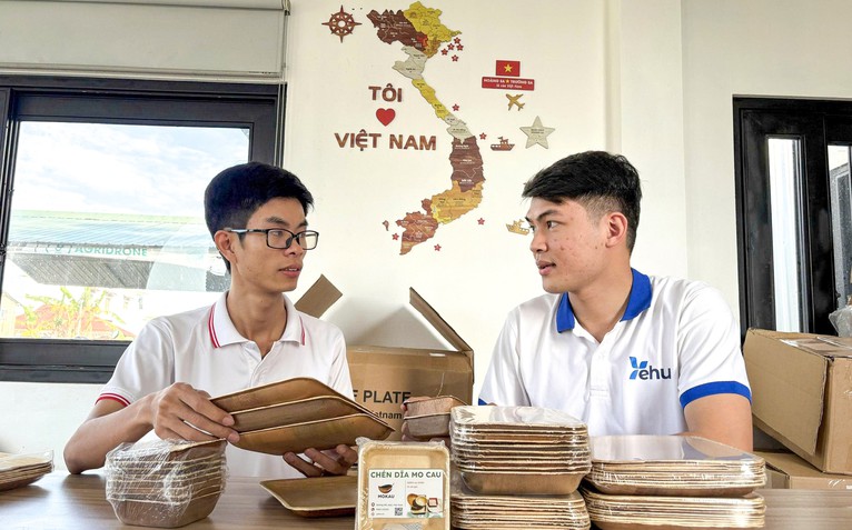 Chén đĩa được làm từ mo cau, dùng được trong lò nướng, lò vi sóng