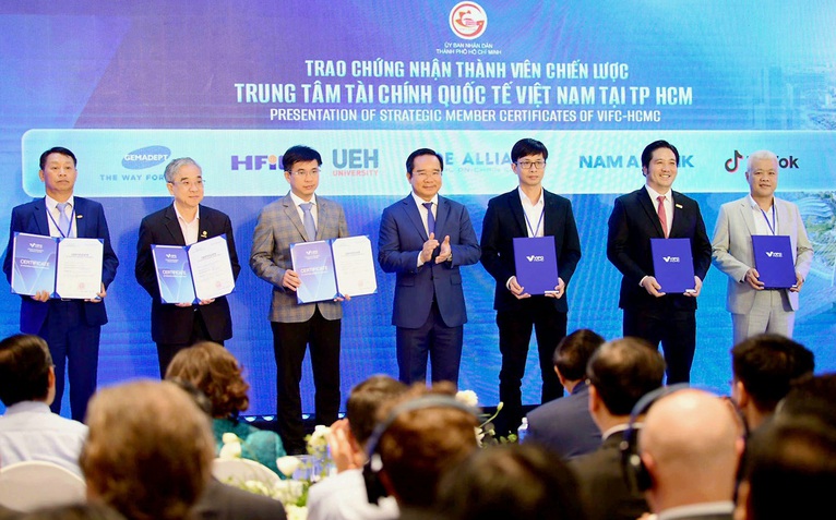 Trung tâm tài chính quốc tế Việt Nam: Có thể đi sau nhưng không về sau