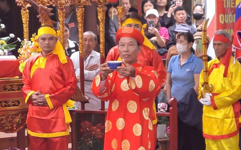 Đọc lời thề không tham nhũng trong Lễ hội Minh Thề