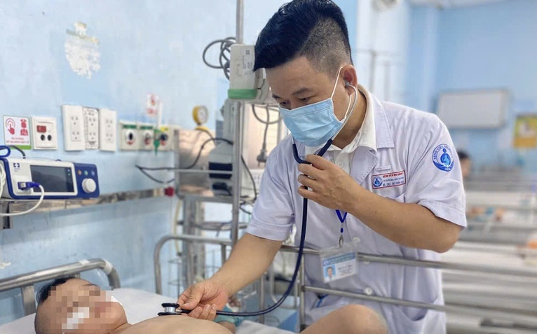 Tay chân miệng 'vào mùa', bác sĩ cảnh báo không chủ quan