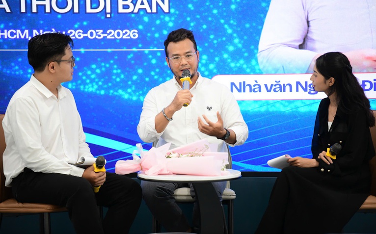 Sinh viên Văn Lang học 'viết sáng tạo' cùng nhà văn Nguyễn Đinh Khoa