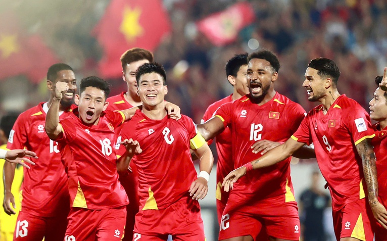 Tuyển Việt Nam nhảy 10 bậc, trở lại top 100 FIFA