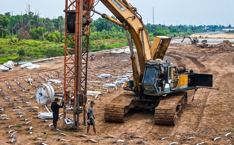 Tăng tốc xử lý đất yếu đoạn phía tây vành đai 3 TP.HCM sau phản ánh của Tuổi Trẻ