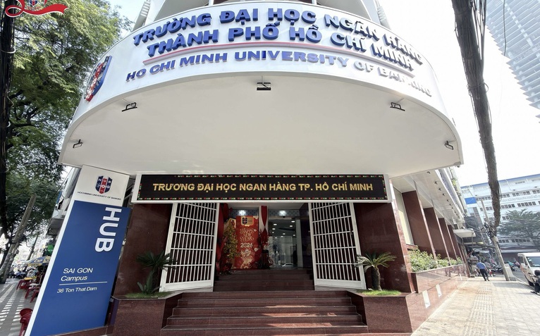 Trường đại học Ngân hàng TP.HCM đột ngột dừng cấp chứng chỉ tiếng Anh, tin học