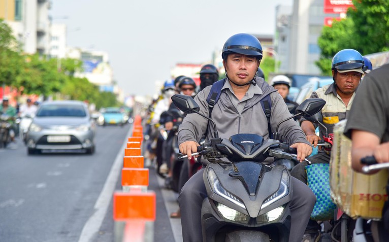 Sau những ngày đầu phân làn đảo chiều đường Cộng Hòa, bạn đọc góp thêm giải pháp
