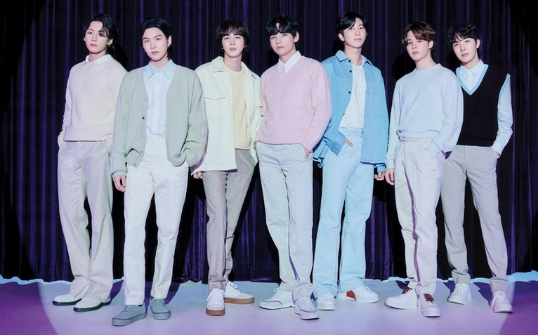 Đường đua K-pop: Cuộc đụng độ lịch sử của các nhóm nữ và cơn địa chấn mang tên BTS