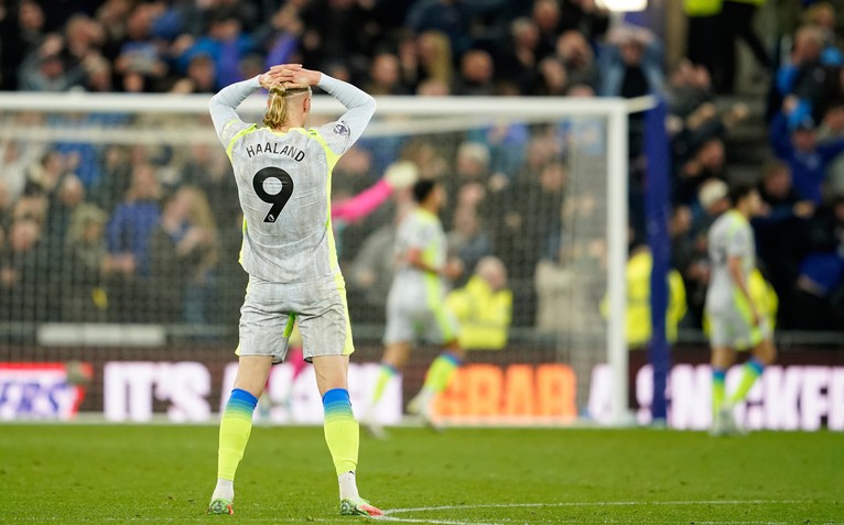 Bước ngoặt đua vô địch Premier League: Hòa Everton, Man City thất thế trước Arsenal