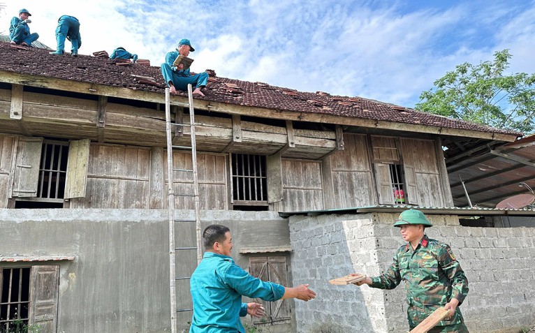 Nghệ An chỉ đạo 'bốn tại chỗ' giúp dân sửa gần 1.000 nhà tốc mái