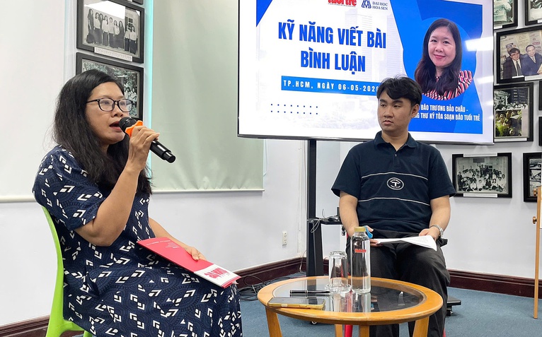 Sinh viên Trường ĐH Hoa Sen học cách viết bài bình luận tại báo Tuổi Trẻ