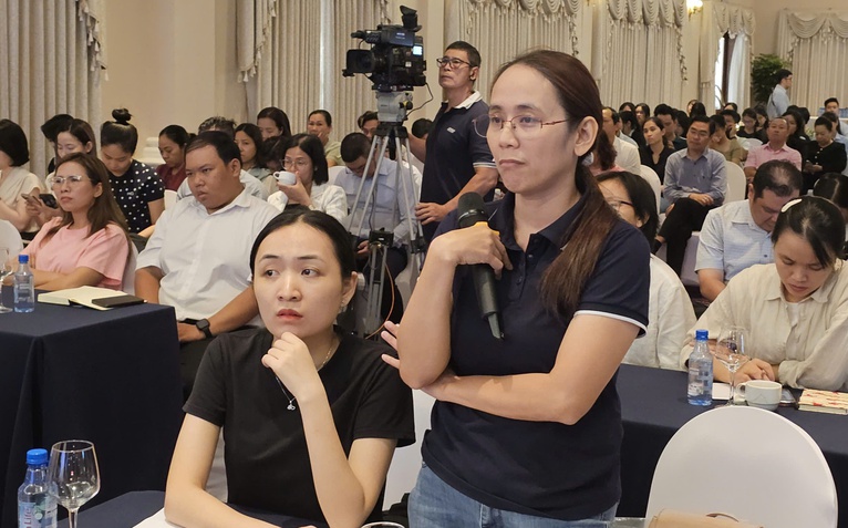 Hàng nhập khẩu bị 'treo' gần 2 tháng vì quy định chồng chéo
