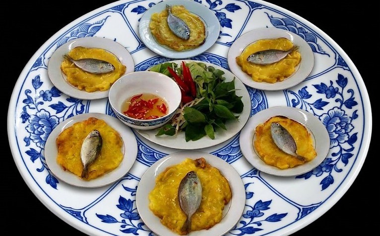 Thơm ngon bánh khoái cá kình, chợ Chuồn anh nhớ mối tình đôi ta
