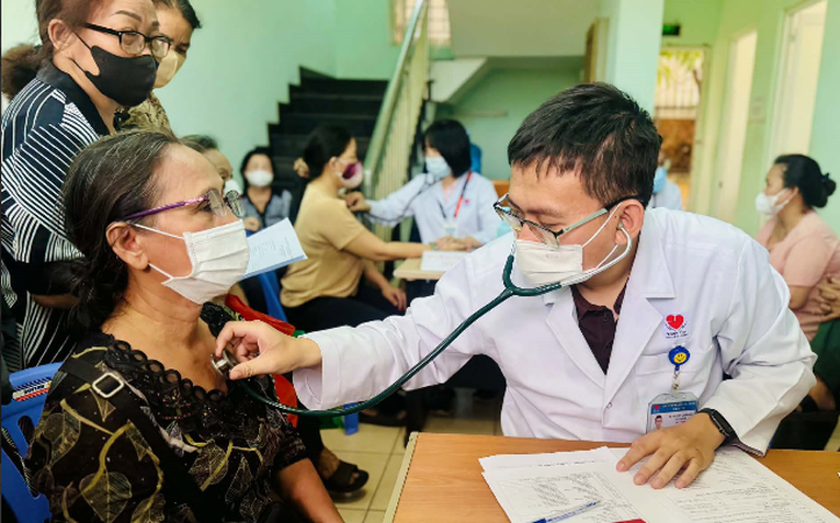 Tin tức sáng 2-6: TP.HCM điều động nhân viên y tế tuyến trên về cơ sở tối đa 12 tháng