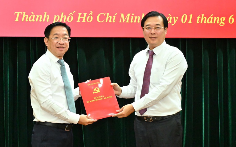 TP.HCM trao quyết định cho Bí thư phường An Khánh và An Phú Đông
