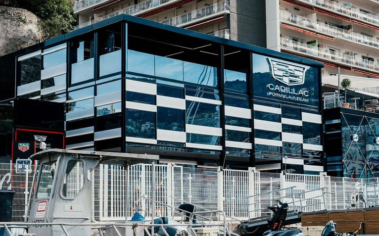 Nhà di động đúng nghĩa 'dinh thự biết đi': Cao 3 tầng, cầu thang nổi lần đầu tiên trong lịch sử