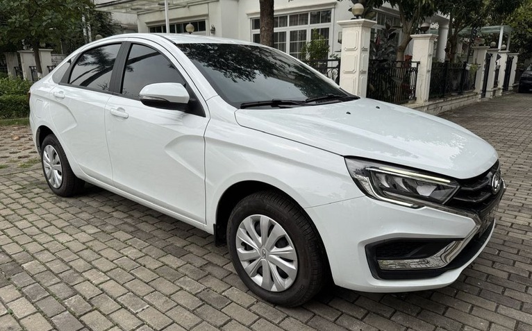 Hàng loạt xe Nga rao bán ở Việt Nam: Giá từ 310 triệu đồng, đều là 'hàng lướt'