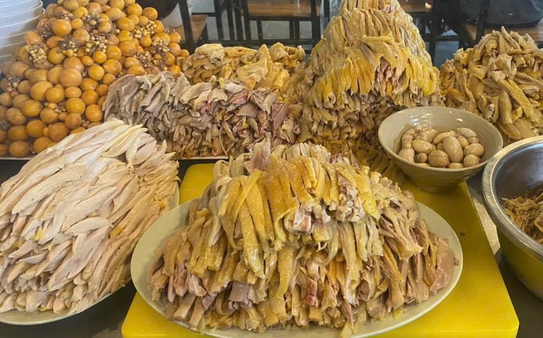 Ăn phở thì thịt gà trống là ngon nhất