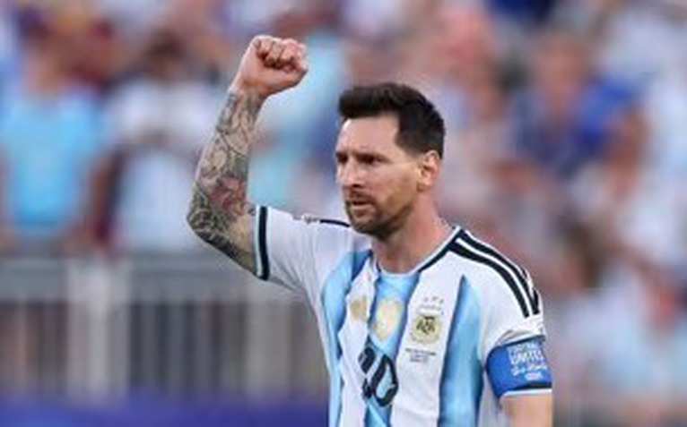 Xem siêu phẩm sút xa của Messi chào sân World Cup