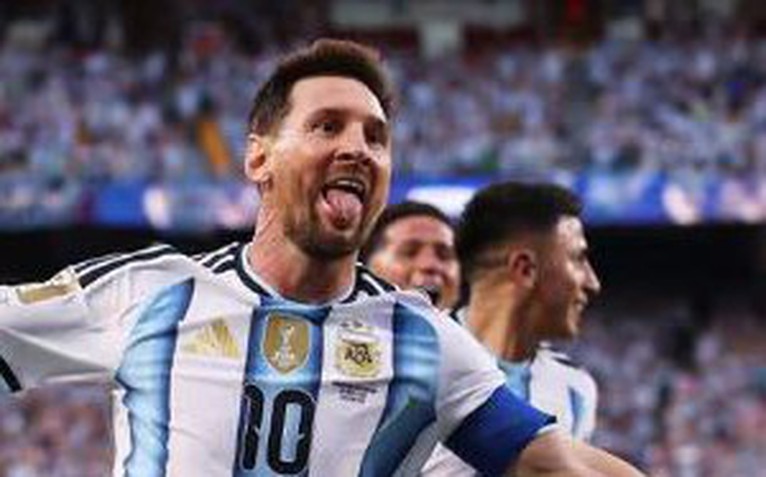 'Messi là một kẻ điên'!