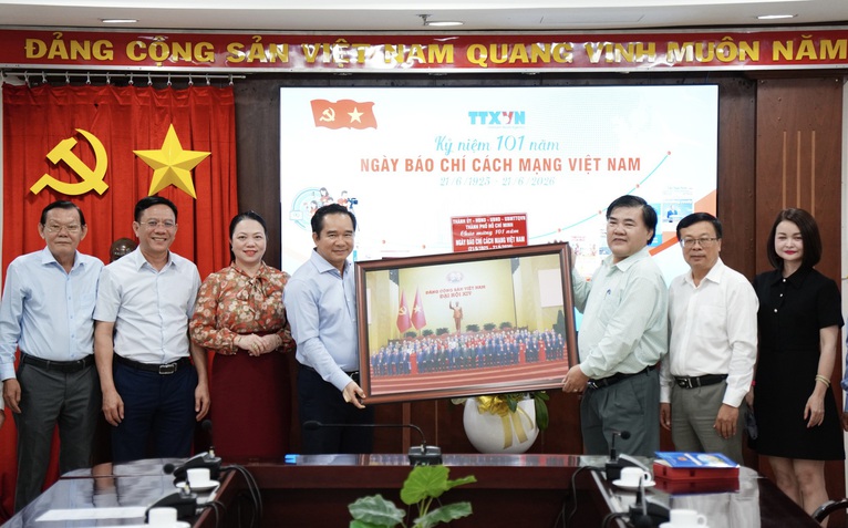 Chủ tịch UBND TP.HCM Nguyễn Văn Được thăm, chúc mừng cơ quan báo chí