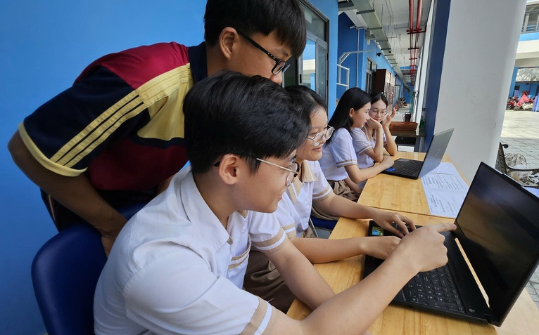 Điểm thi lớp 10 TP.HCM cao hơn năm trước, điểm chuẩn dự kiến tăng