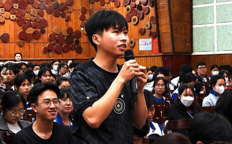 Giới trẻ học cách tự bảo vệ trước làn sóng siêu tin giả