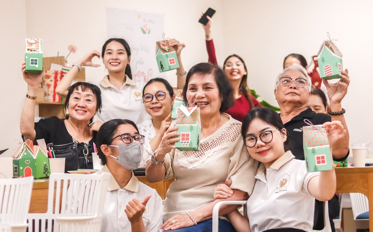 Nỗi cô đơn của người cao tuổi và cạm bẫy trên mạng