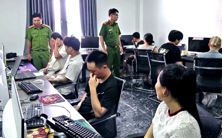 Công an TP.HCM phá rã nhiều 'cứ điểm' lừa đảo qua mạng do người Trung Quốc cầm đầu