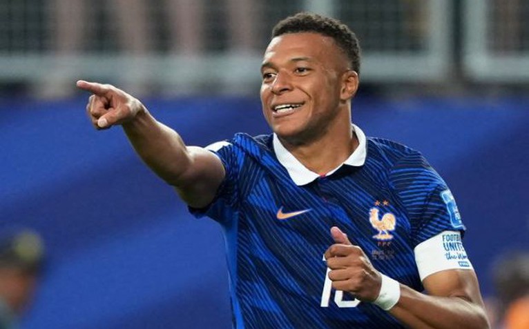 Mbappe lập cú đúp giúp tuyển Pháp đánh bại Iraq ở trận đấu kéo dài... 230 phút!