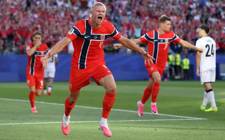 Vì sao nhiều cầu thủ ở World Cup mang giày màu hồng?