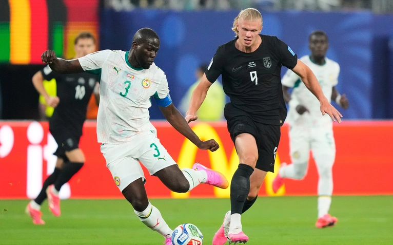 Video: Trung vệ Senegal ‘kiến tạo’ cho đối thủ ghi bàn