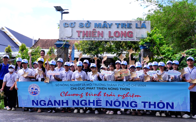 Một ngày làm nông dân công nghệ cao của học sinh TP.HCM