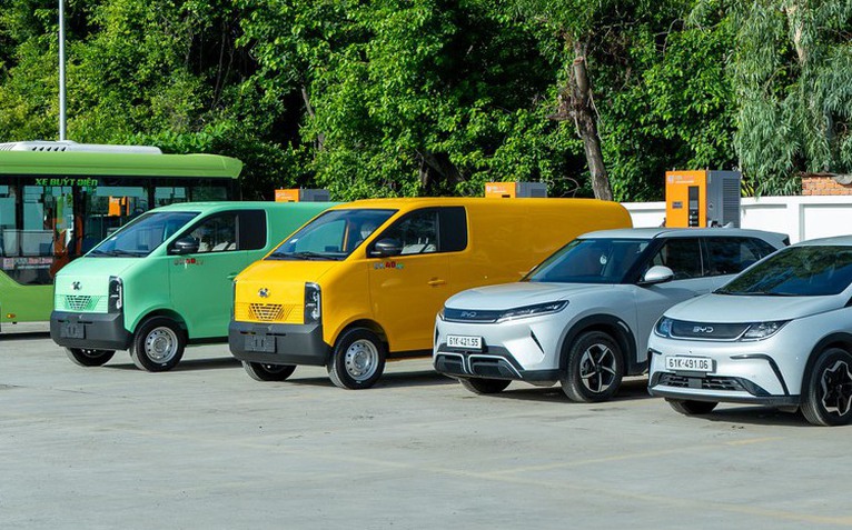 Chủ xe điện BYD nay có thể sạc chung trụ với xe buýt Kim Long