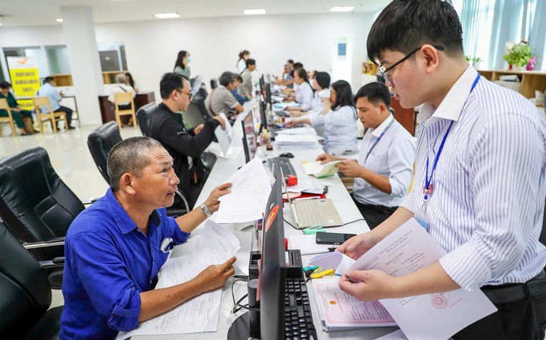 129 phường, xã ở TP.HCM phải làm việc sáng thứ Bảy để giải quyết hồ sơ đất đai, chứng thực